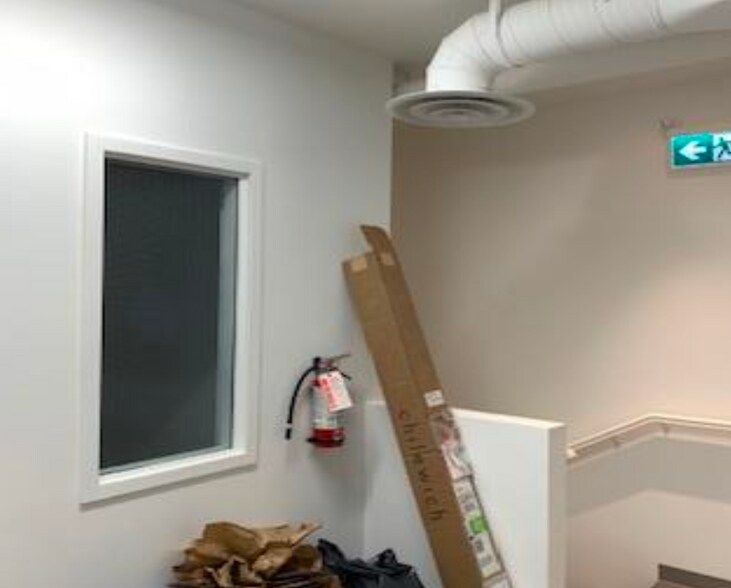 More Photos Of 406 13 St N, Lethbridge Storefront For Lease