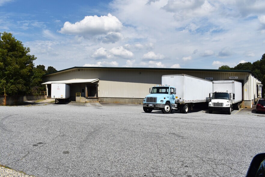 More Photos Of 100 E Newberry Ave, Liberty Manufacturing For Lease