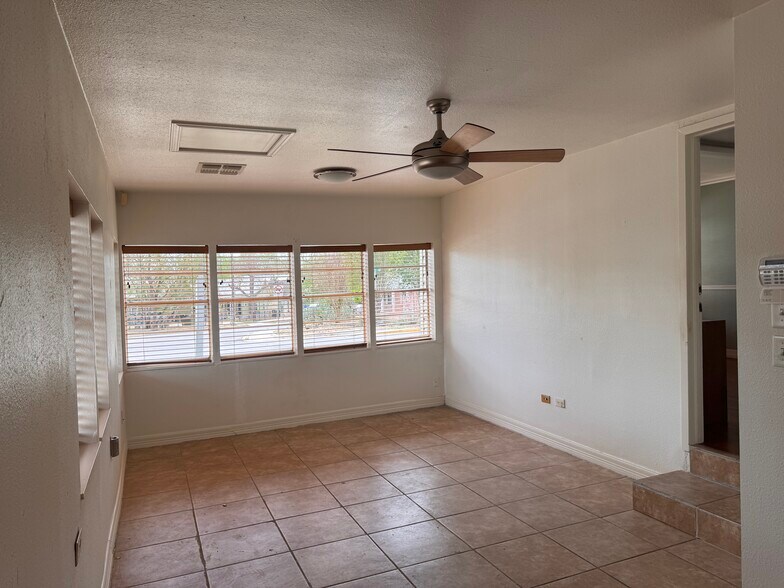 More Photos Of 400 Harvey St, San Marcos Office For Sale