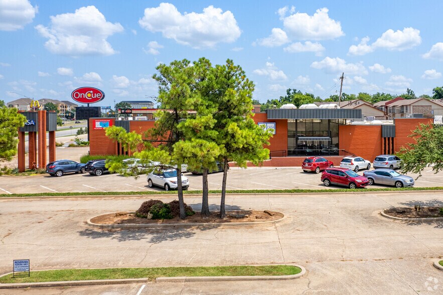 More Photos Of 1608 Richmond Sq, Oklahoma City Office For Lease