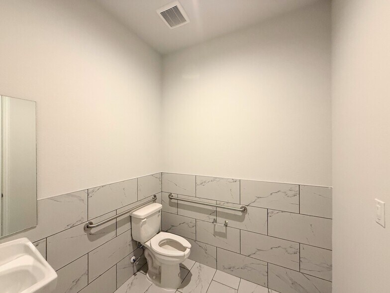 More Photos Of 6000 Alma Rd, McKinney Office For Sale