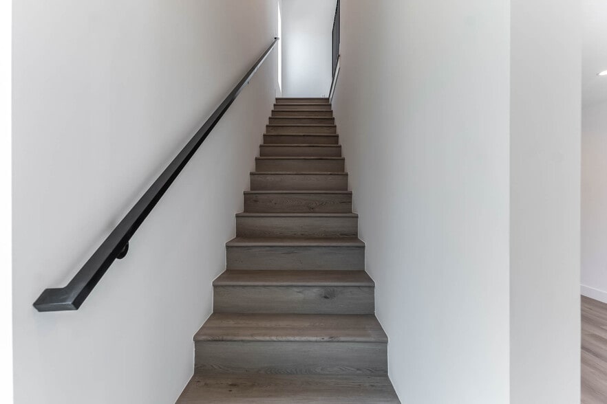 More Photos Of 21719 Hart St, Canoga Park Apartments For Sale