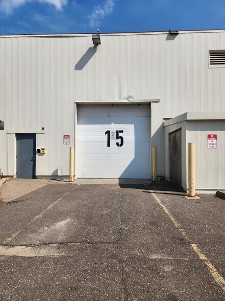 More Photos Of 125-175 Jackson Ave N, Hopkins Light Distribution For Lease