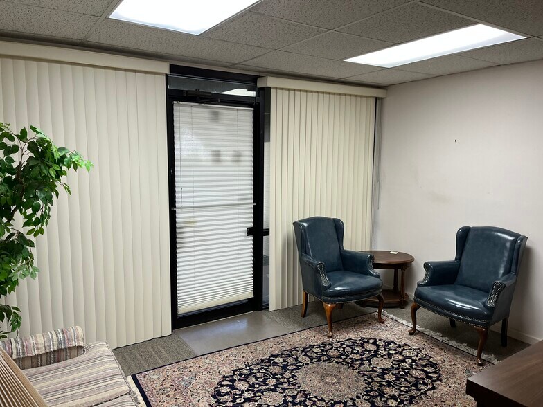 More Photos Of 2601 University Blvd W, Jacksonville Medical For Sale