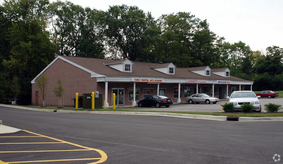 More Photos Of 29 S Aurora Rd, Aurora General Retail For Lease