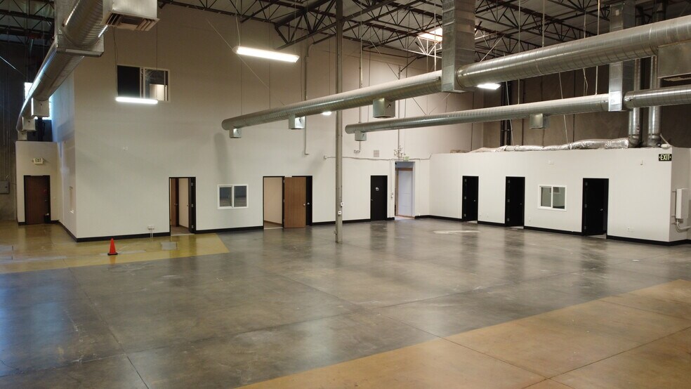 More Photos Of 21130 Centre Pointe Pky, Santa Clarita Warehouse For Lease