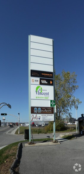 More Photos Of 120 Rue Jean-Proulx, Gatineau Light Distribution For Sale