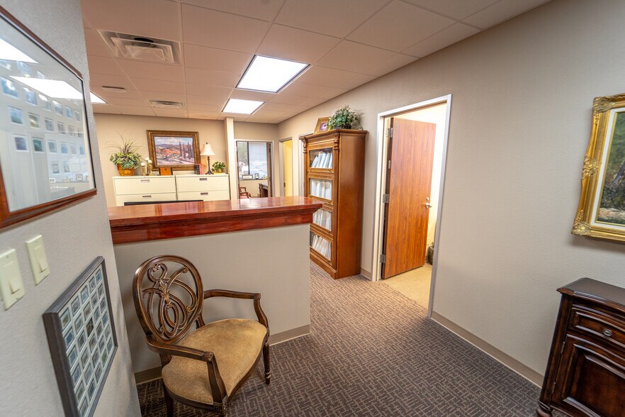 More Photos Of 115 Medical Dr, Victoria Medical For Sale