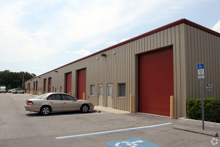 More Photos Of 2433 S 86th St, Tampa Warehouse For Lease