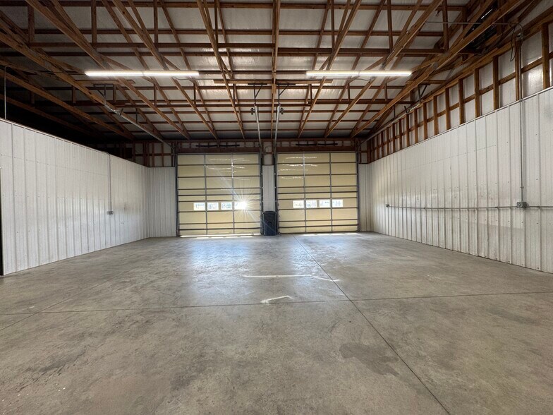More Photos Of 165 Williams St, Tahlequah Industrial For Lease