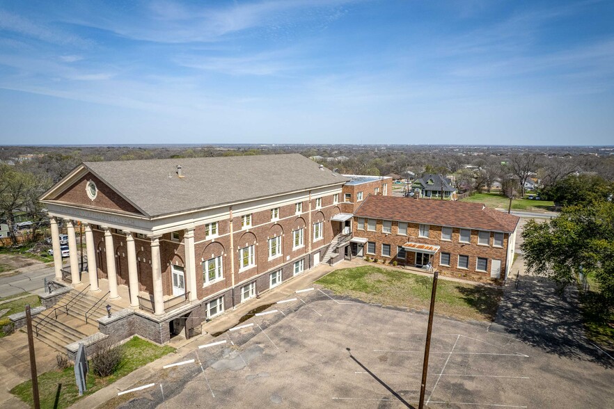 Primary Photo Of 925 N 18th St, Waco Religious Facility For Sale