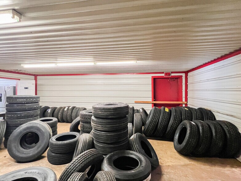 More Photos Of 1106 W Main St, Olney Freestanding For Sale