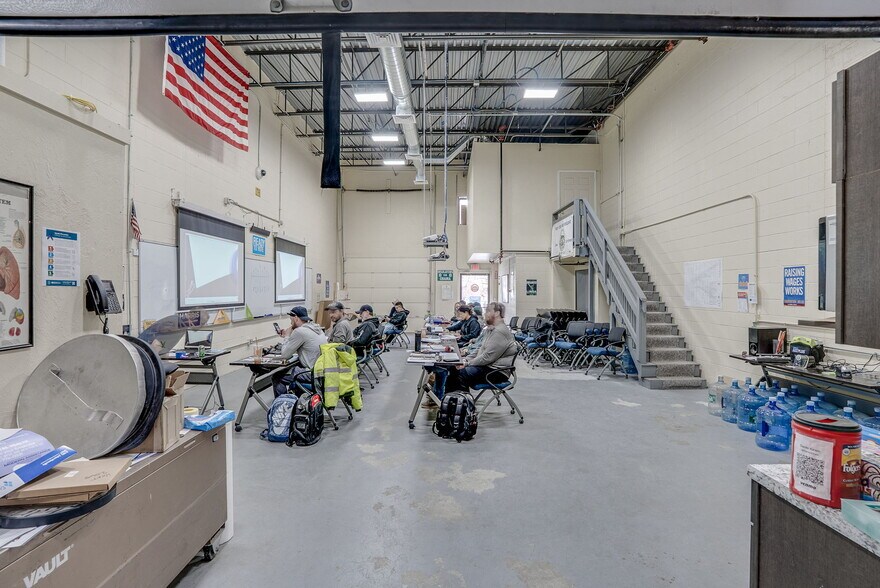 More Photos Of 34 Sullivan Rd, North Billerica Warehouse For Lease