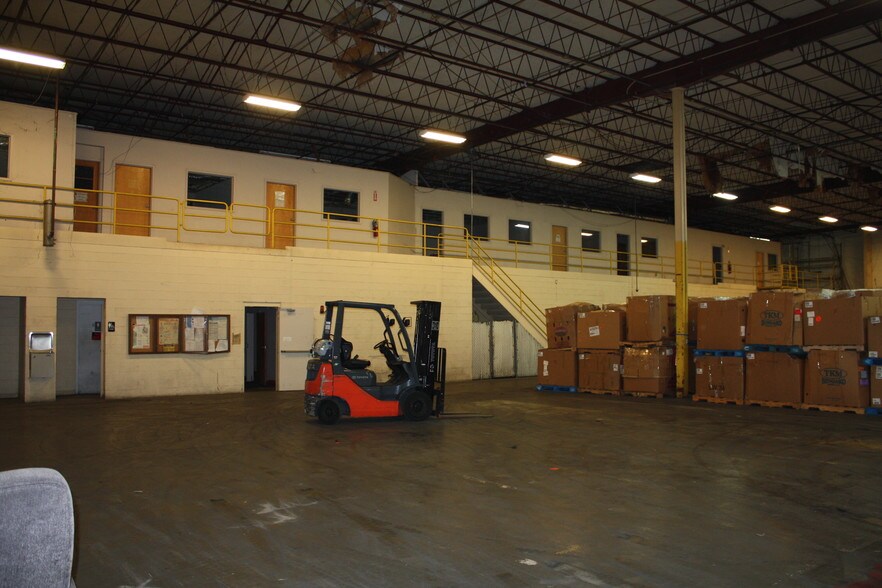 More Photos Of 27 Neil Gunn Rd, Ellisville Distribution For Lease