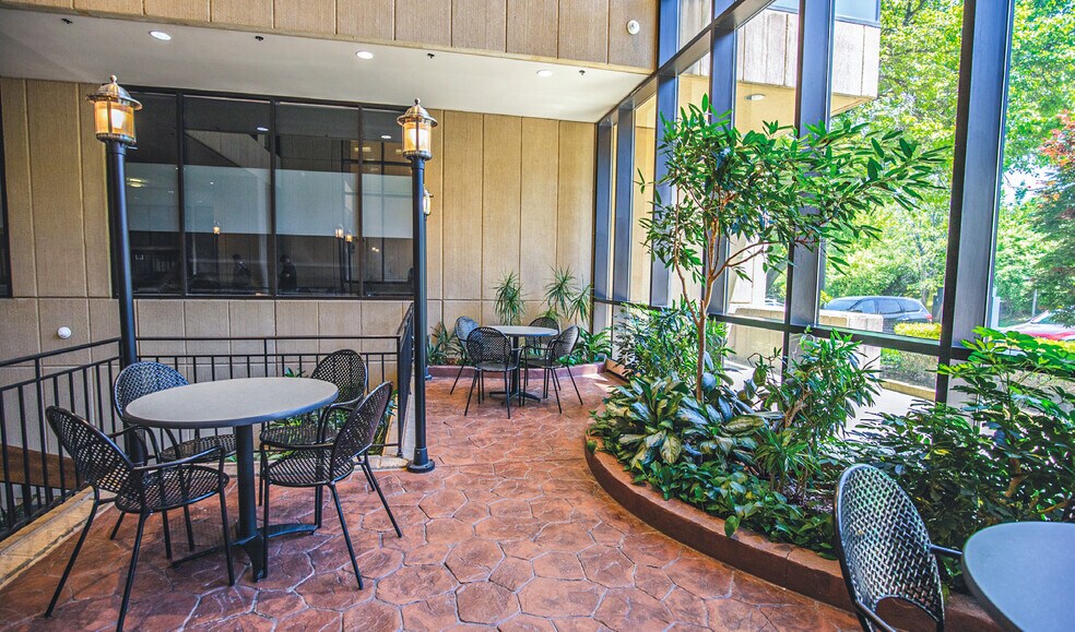 More Photos Of 750 Holiday Dr, Pittsburgh Office Residential For Lease