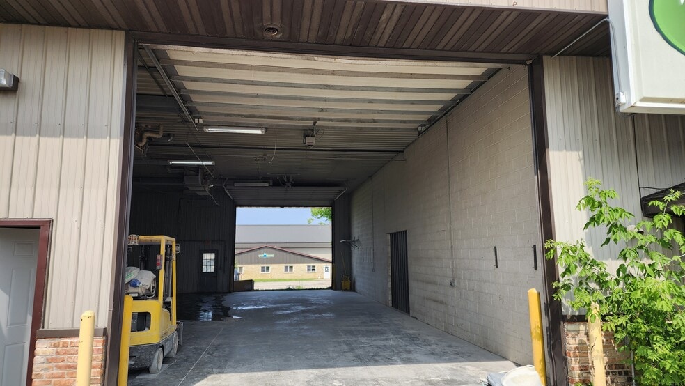 More Photos Of N1009 County Road L, Watertown Warehouse For Lease