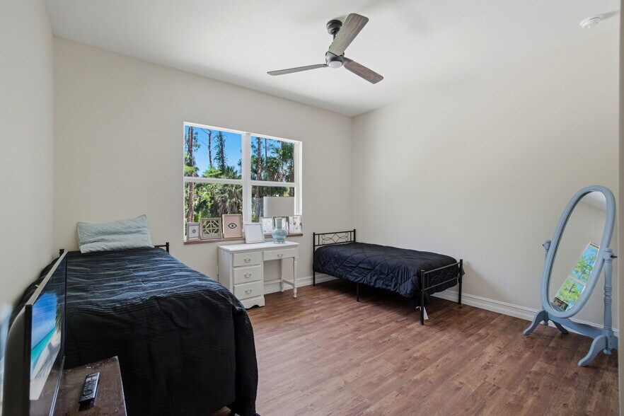 More Photos Of 4120 3rd Ave NW, Naples Apartments For Sale