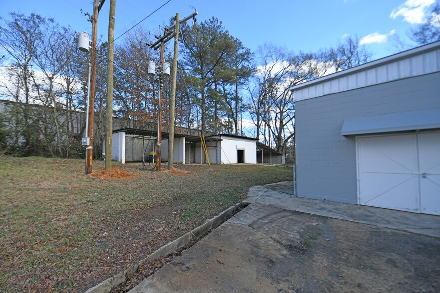 More Photos Of 205-207 Ginn St, Greenwood Service For Sale