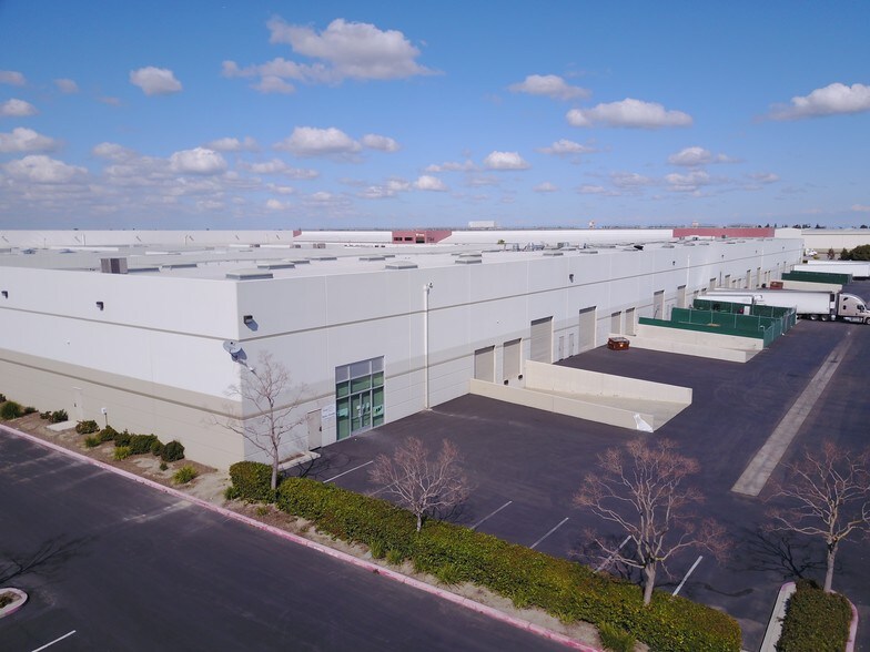 More Photos Of 1310-1324 DuPont Ct, Manteca Warehouse For Lease