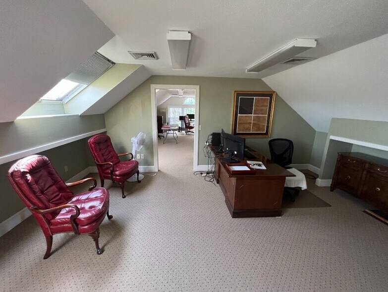 More Photos Of 3 Mound Ct, Merrimack Medical For Sale