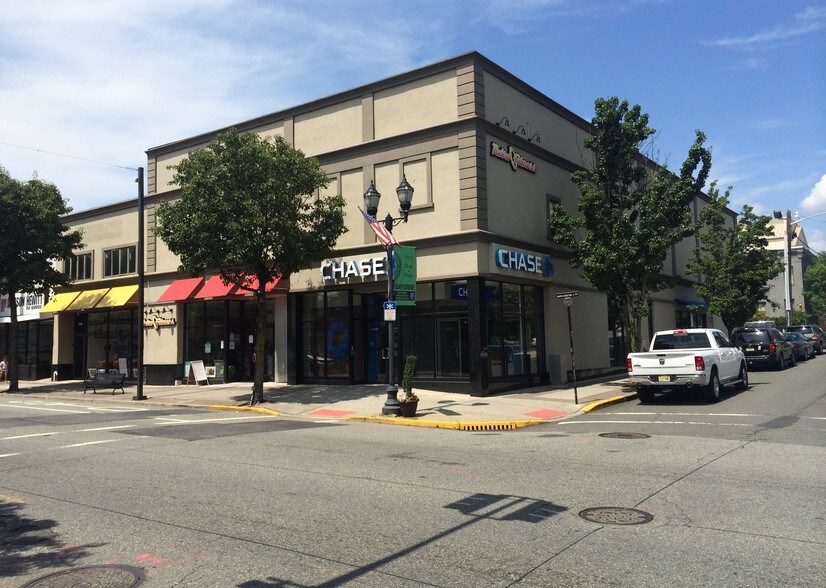 More Photos Of 435-437 Broadway, Bayonne Bank For Lease