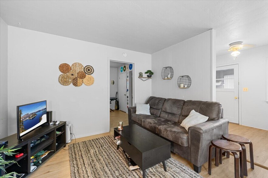 More Photos Of 307 Tussey Ln, Grants Pass Apartments For Sale