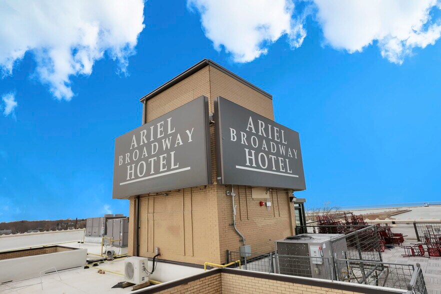 More Photos Of 301 Broadway, Lorain Hotel For Lease