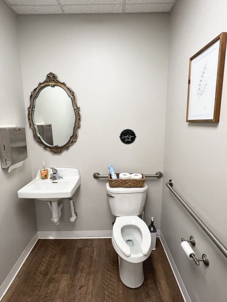 More Photos Of 613 W Lincoln Rd, Kokomo Medical For Sale