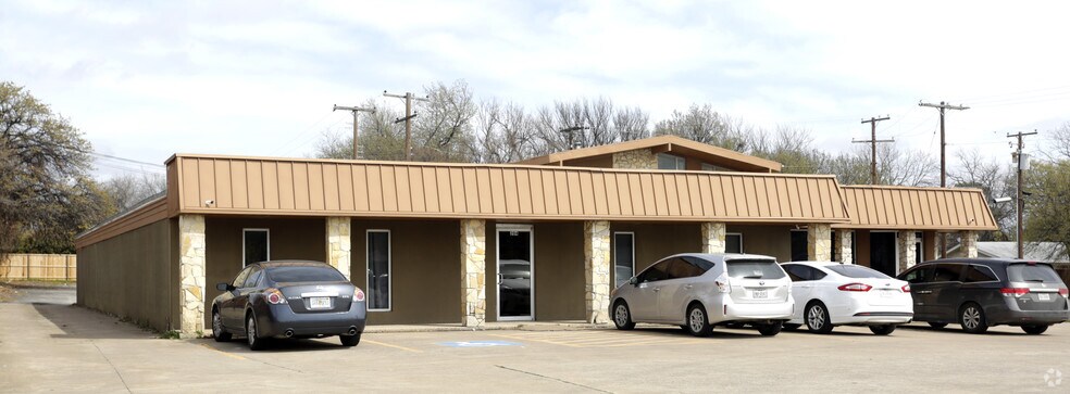 More Photos Of 200-204 W Bedford Euless Rd, Hurst Medical For Lease