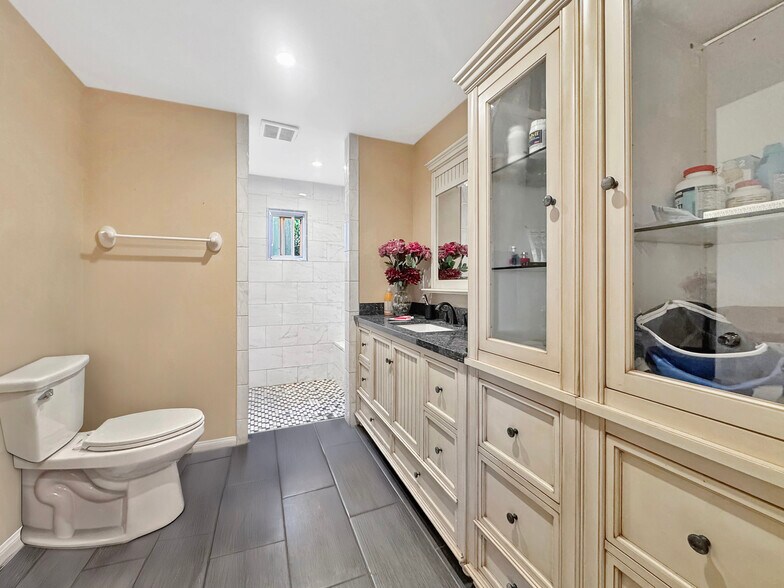 More Photos Of 7736 Sugar Dr, Huntington Beach Apartments For Sale