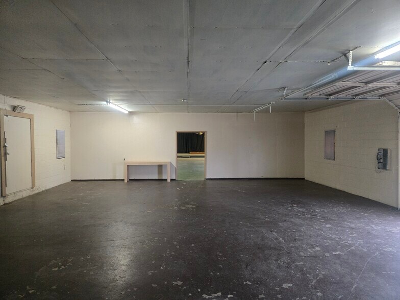 More Photos Of 1999 Pryor Rd, Atlanta Warehouse For Sale