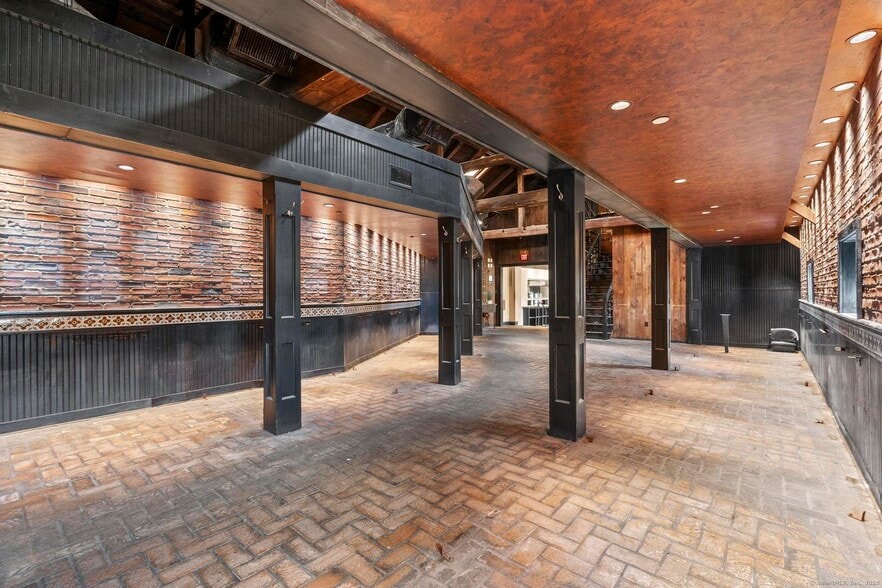 More Photos Of 24 W Main St, Avon Restaurant For Lease