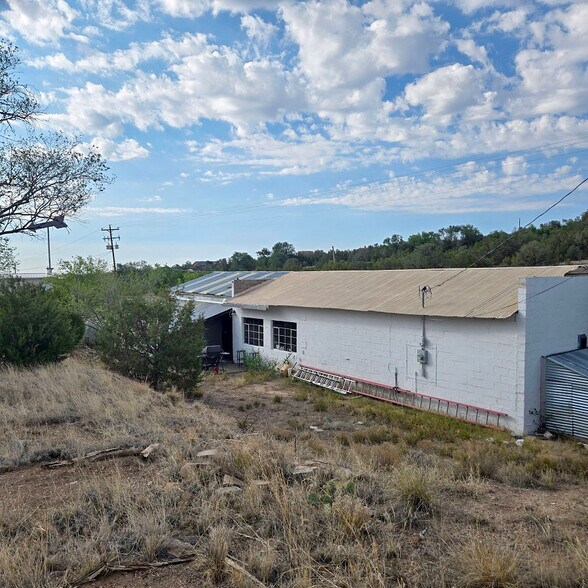 More Photos Of 1815 US Highway 66, Edgewood Flex For Sale