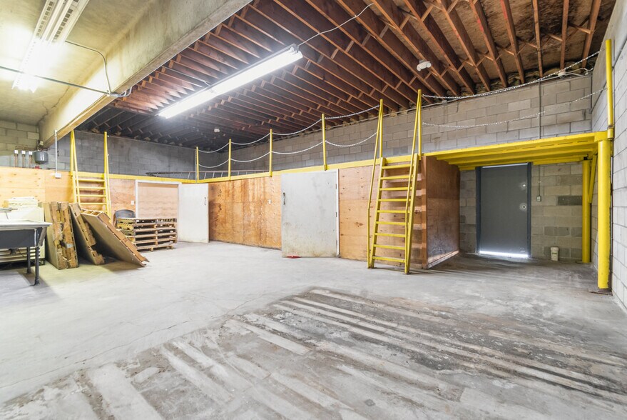 More Photos Of 200 N 13th St, Bay City Warehouse For Lease