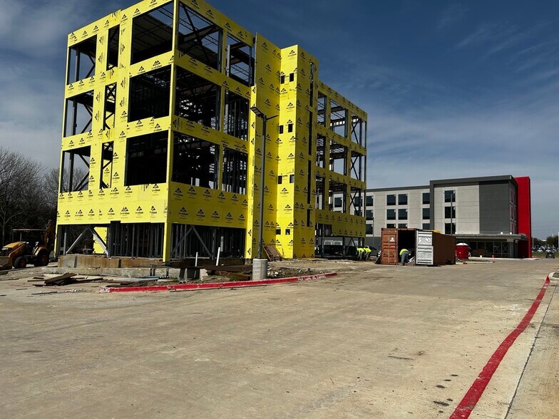 More Photos Of 851 N Central, McKinney Medical For Sale