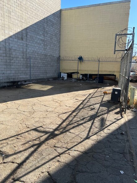 More Photos Of 716 E 9th Pl, Los Angeles Industrial For Sale