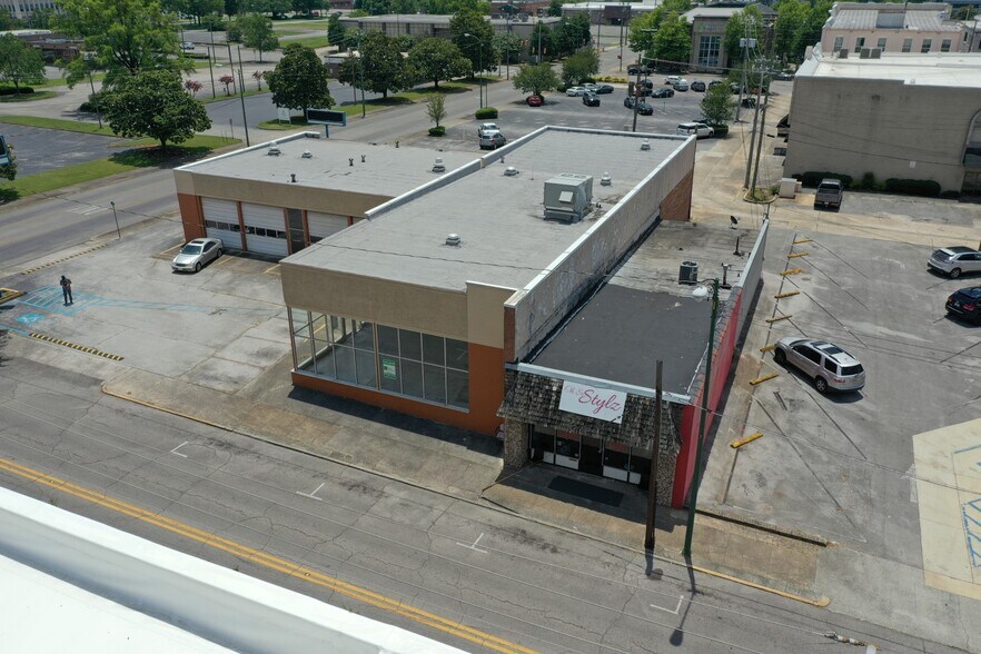 More Photos Of 1022 Wilmer Ave, Anniston Auto Repair For Sale