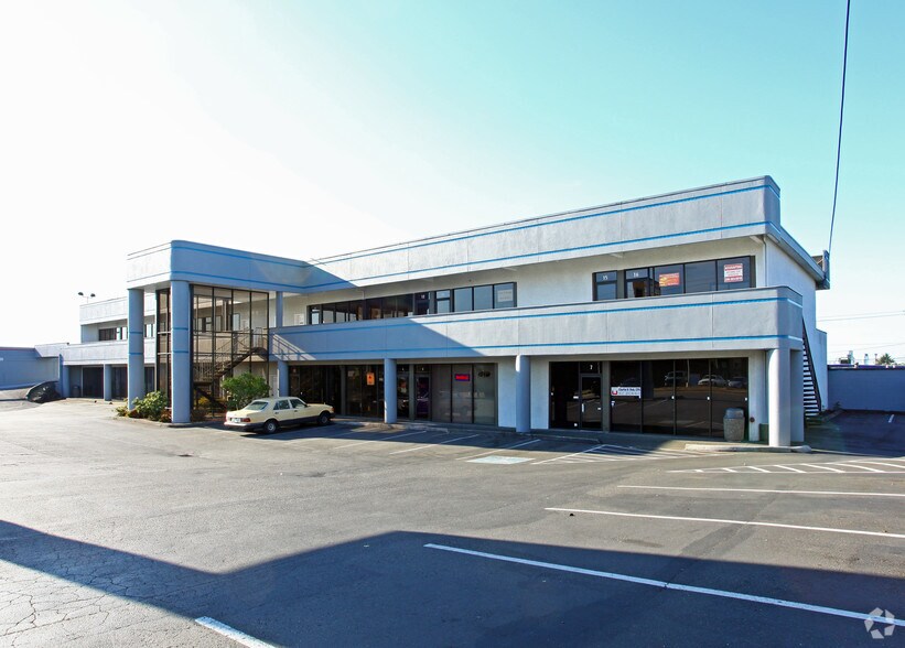 More Photos Of 929 N 130th St, Seattle Office For Lease