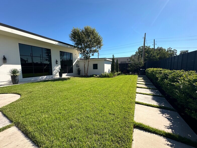 More Photos Of 4775 Memphis St, Dallas Light Distribution For Sale