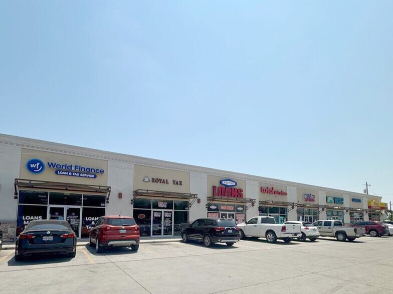 More Photos Of 1920 San Bernardo Ave, Laredo General Retail For Sale