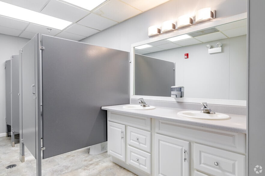 More Photos Of 3060-3080 Ogden Ave, Lisle Unknown For Lease