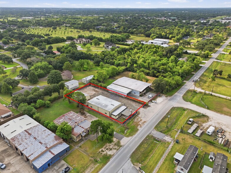 More Photos Of 2233 Garden Rd, Pearland Warehouse For Lease