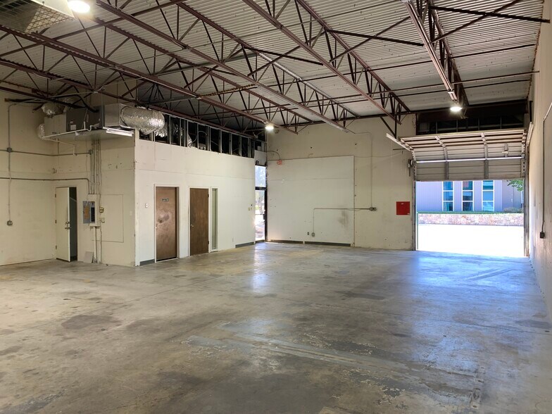 More Photos Of 7600 Benbrook Pky, Benbrook Warehouse For Lease
