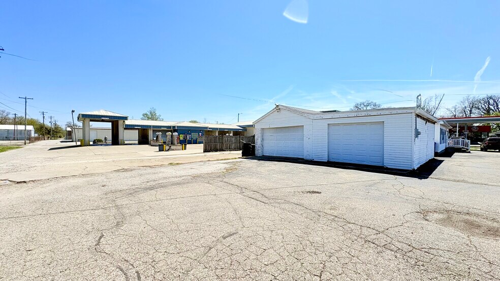 More Photos Of 1310 Poplar st, Terre Haute General Retail For Sale