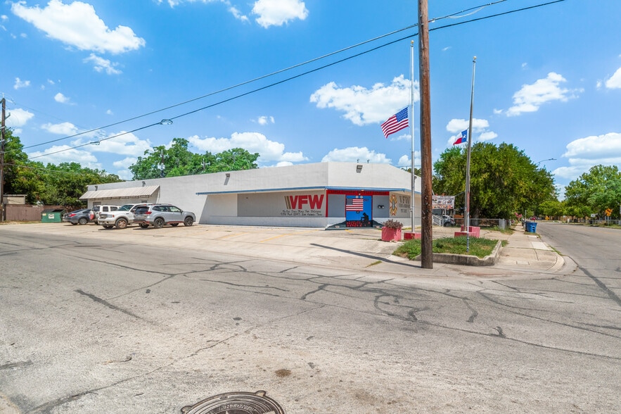 More Photos Of 2541 W Southcross Blvd, San Antonio General Retail For Lease