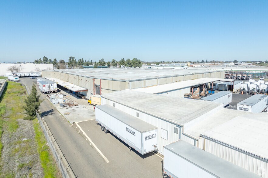 More Photos Of 8180 Signal Ct, Sacramento Warehouse For Lease