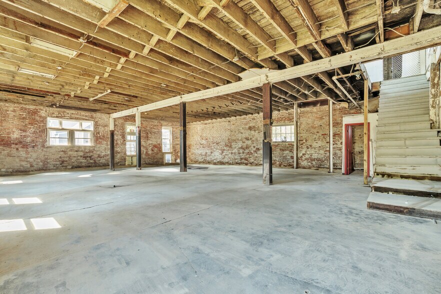 More Photos Of 30 E 3rd St, New Albany Warehouse For Sale