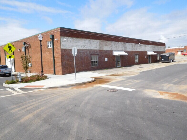 More Photos Of 520 Maple St, Gainesville Warehouse For Lease