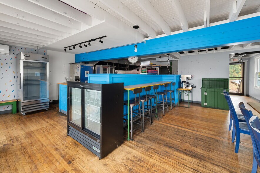 More Photos Of 17 S Main St, Brooklyn Freestanding For Sale