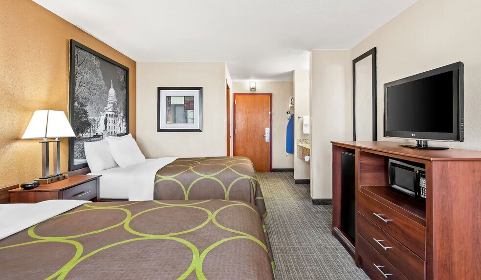 More Photos Of 910 S Sylvania Ave, Sturtevant Hotel For Sale